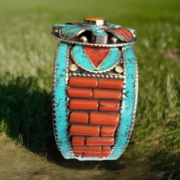 Vintage and beautiful handcrafted Bangle made from Tibetan silver & multi stone - Picture 6 of 9